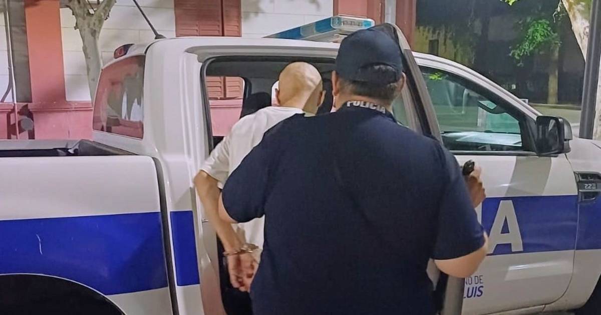 A plena luz del día, intentó robar un auto con un chico de 12 años ...