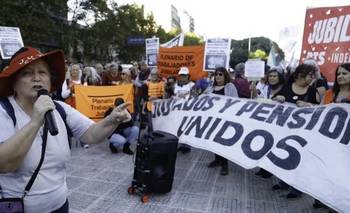 Nuevos incidentes en la marcha de los jubilados por enfrentamientos con la Policía
