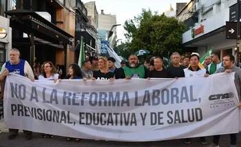 Trabajadores se movilizarán contra la reforma laboral; exigirán recomposición salarial
