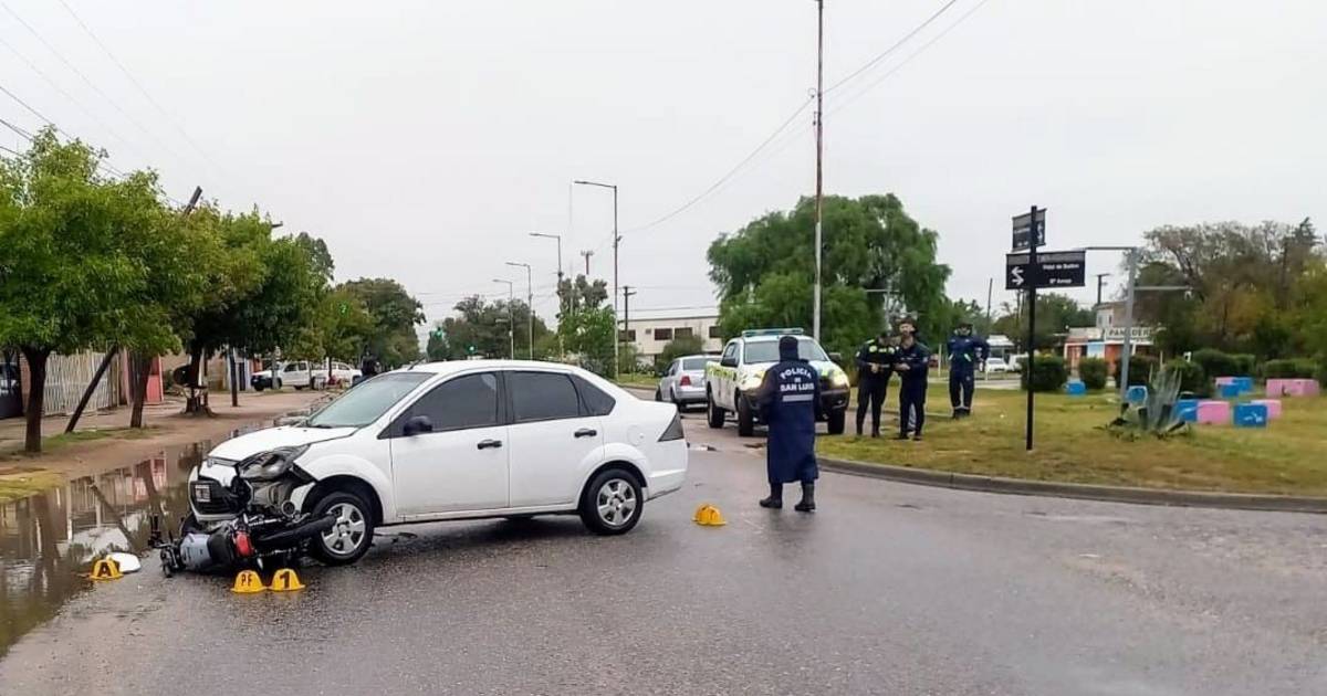 Un joven resultó herido tras un choque entre una moto y un auto | El ...