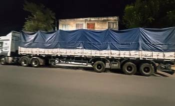 Camionero fuera de control: rompió una patrulla y le mordió un brazo a un policia