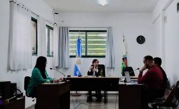 Un profesor de Cortaderas acusado de acosar alumnas por Whats apps