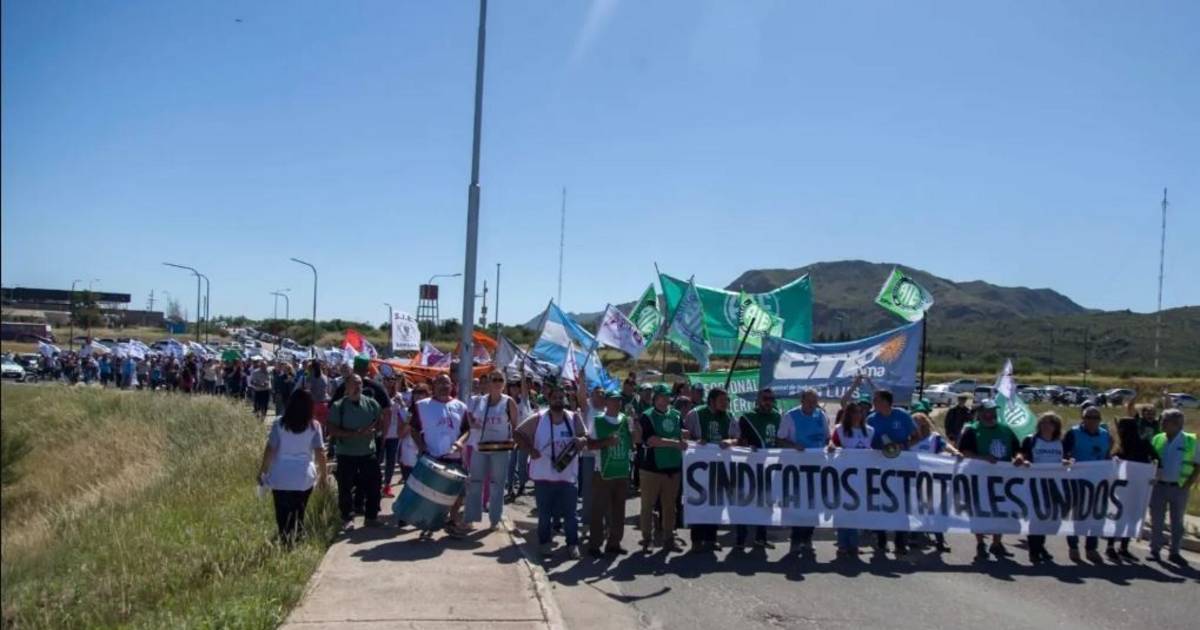 Judiciales y estatales se movilizan: exigen mejoras salariales y ...