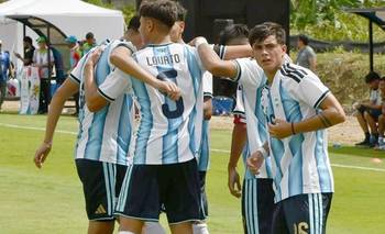 Soberbio debut de Juan Aimale en Panamá: robo, asistencia y golazo de afuera del área