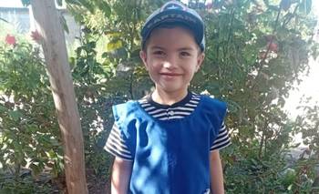 Felipe tiene 4 años, sus dos piernas operadas y necesita ayuda para costear su tratamiento