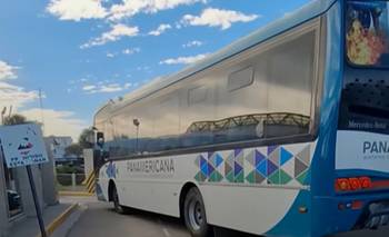 Choferes de colectivos reclamaron por el pago de una suba salarial 