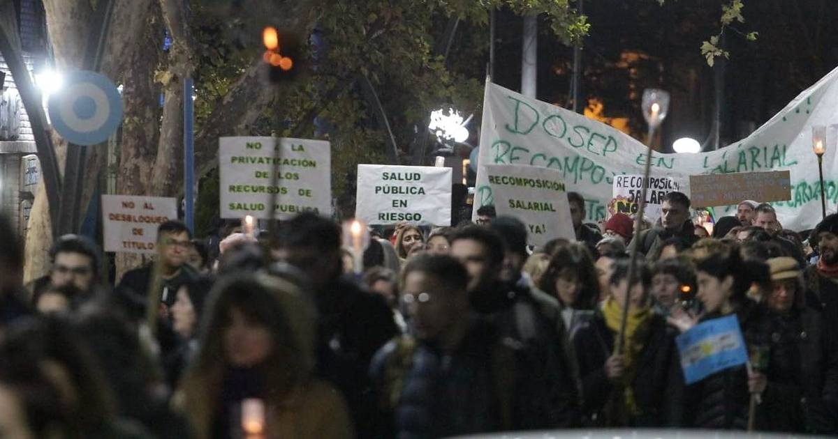 Las antorchas unificaron la protesta en Villa Mercedes | El Diario de ...