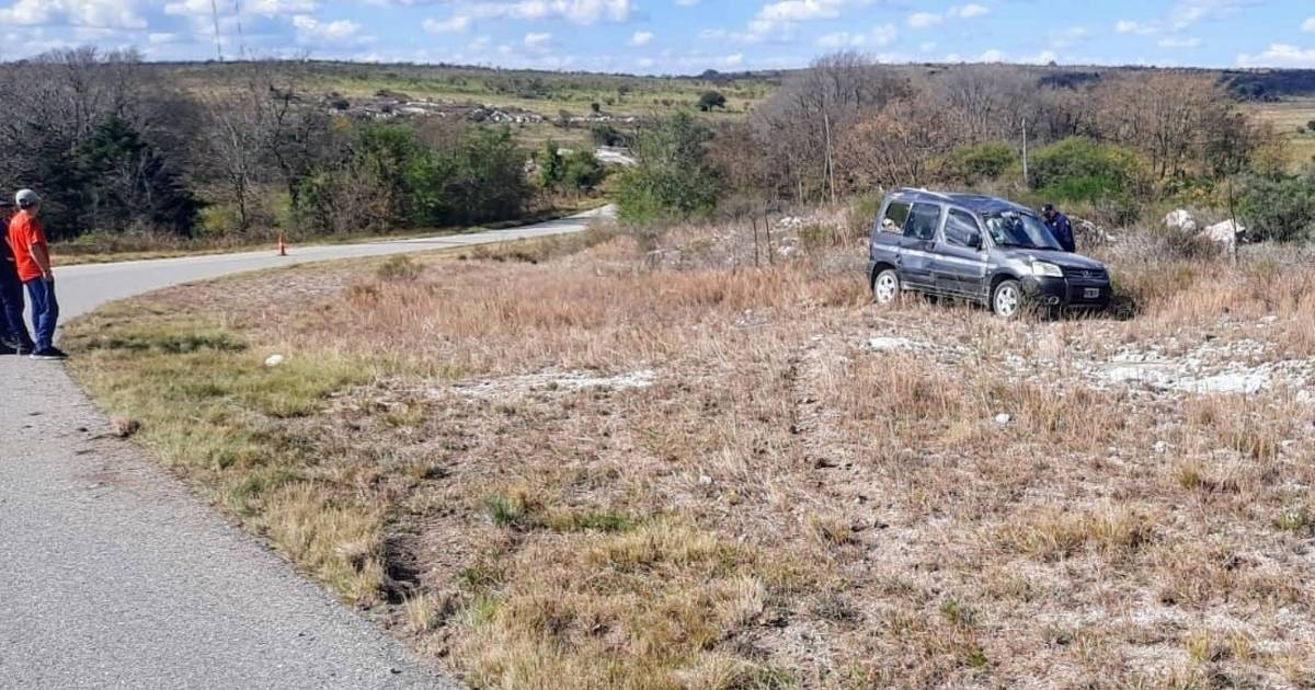 Un hombre y su hija resultaron heridos tras volcar el utilitario en el ...