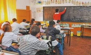 Sindicatos docentes rechazan adicional por presentismo; exigen dignificar el salario 