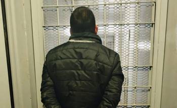 Estaba en su casa con dos mujeres y terminó preso por abuso sexual