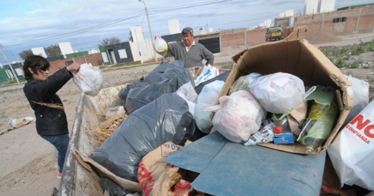 Vecinos de los barrios del sur piden más contenedores de basura | El ...