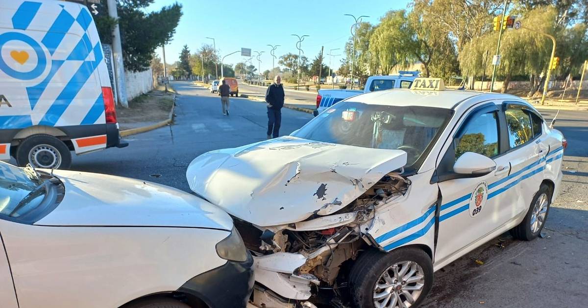 Dos personas resultaron heridas en un choque entre tres autos | El ...