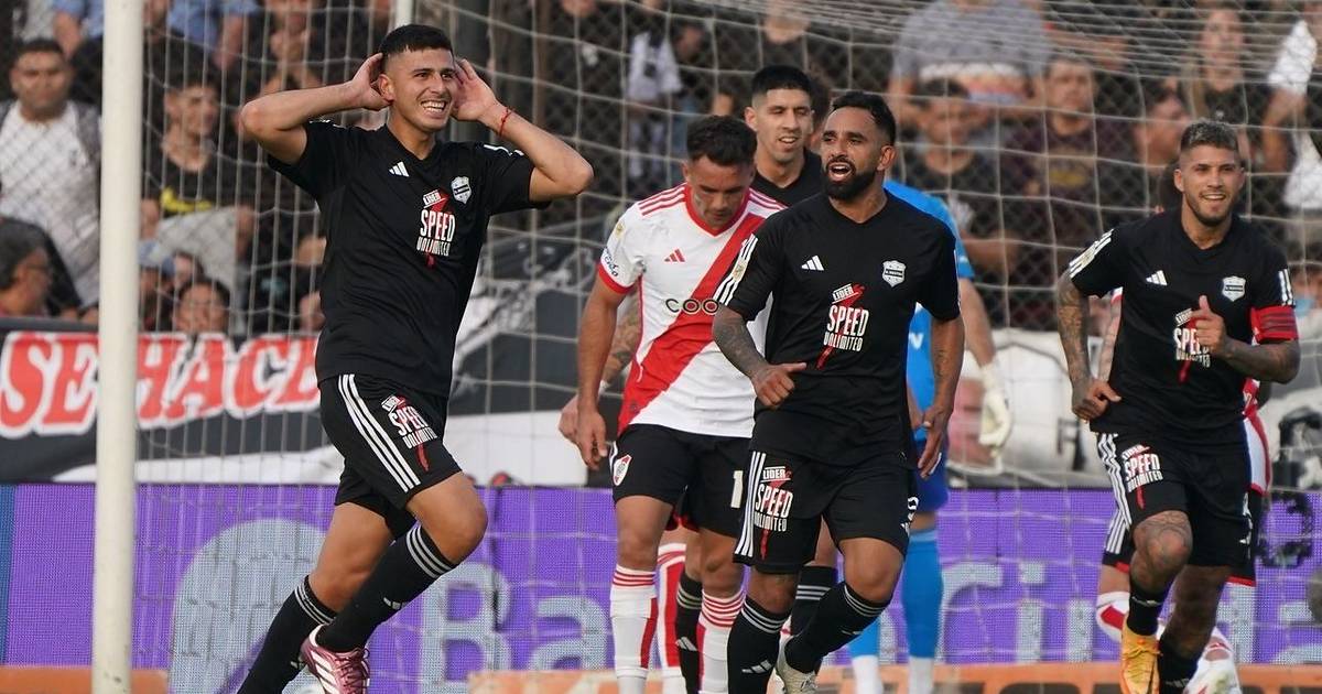 Histórico: Deportivo Riestra dio la sorpresa y le ganó 2 a 0 a River ...