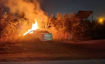 Un automóvil ardió tras un choque en Merlo y susto de tres mujeres en Tilisarao 