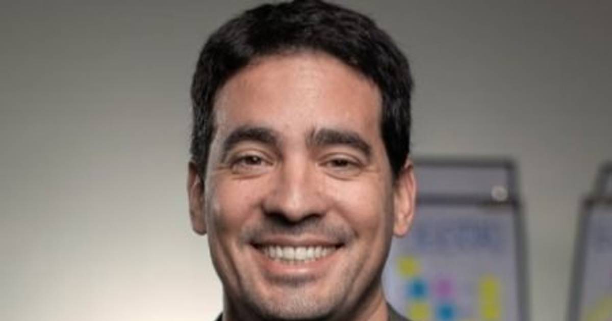 Quién es Adrián Ravier, el economista que asume la vocería presidencial