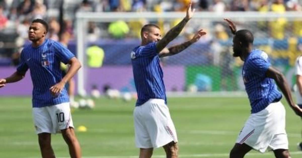 Francia superó 3-0 a Suecia