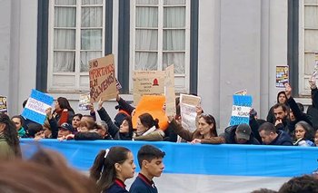 Villa Mercedes: docentes le reclamaron al gobernador “salarios dignos”