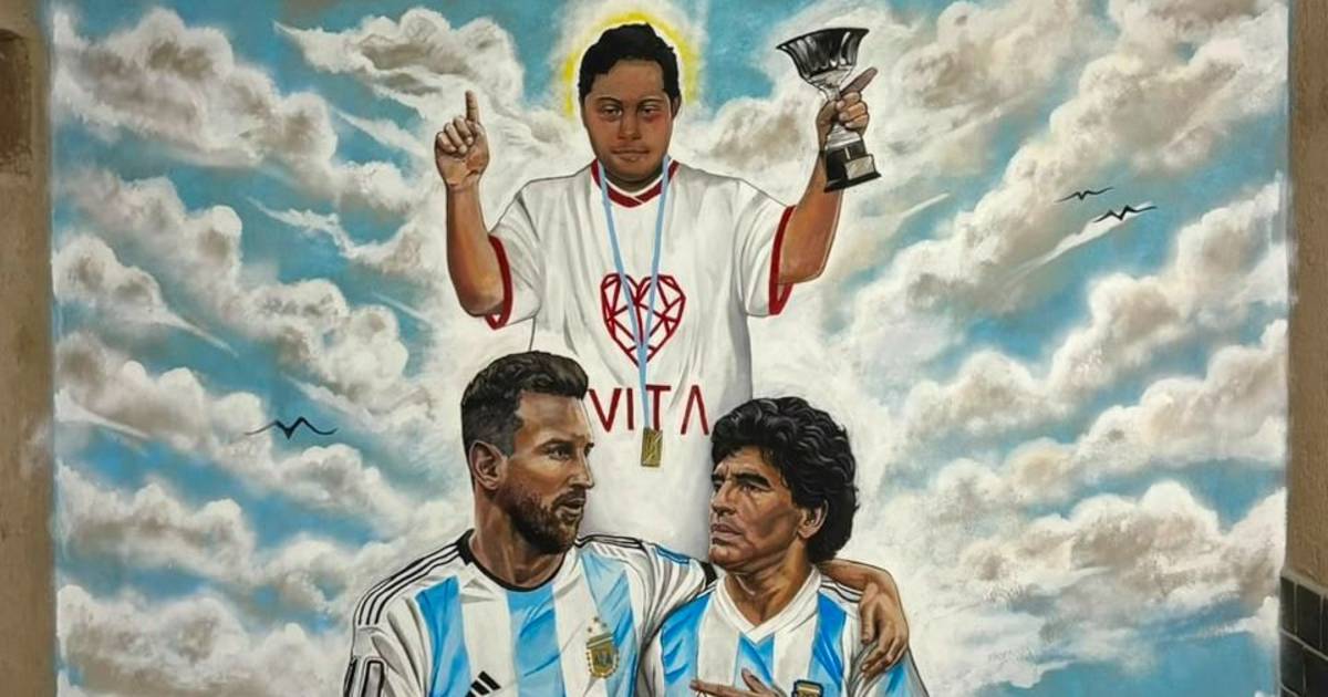 El mural que Juanchi comparte con Messi y Maradona