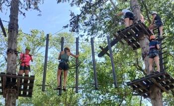 ArVolar: desafíos, tirolesas y pura adrenalina para disfrutar en familia