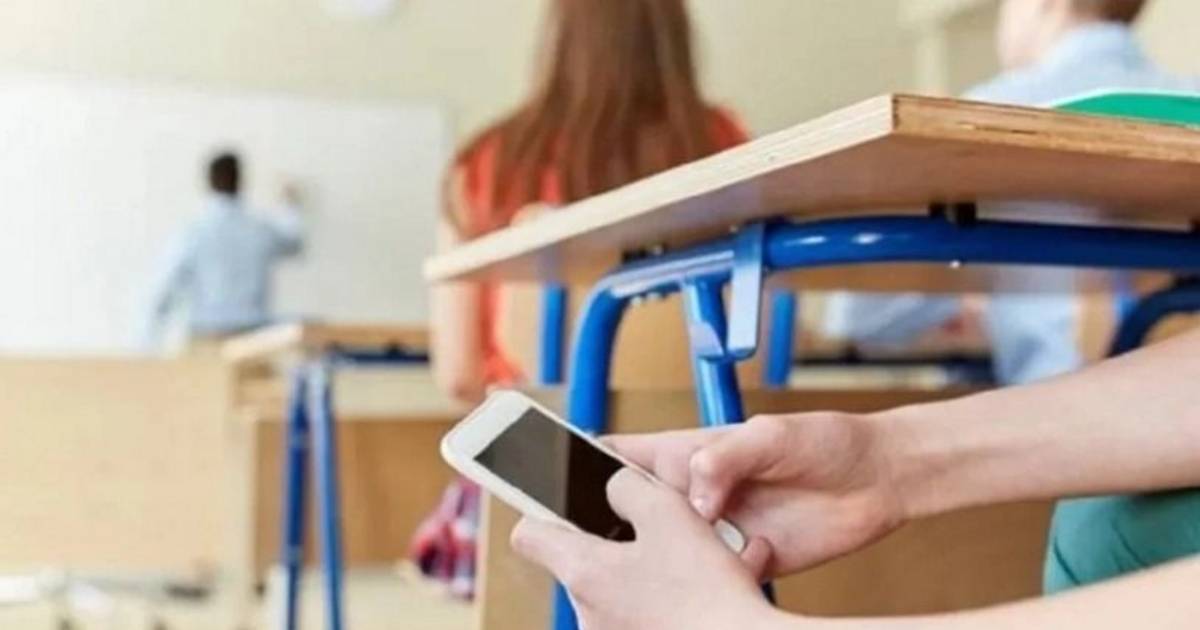 Celulares en las escuelas: 11 jurisdicciones argentinas avanzan con regulaciones