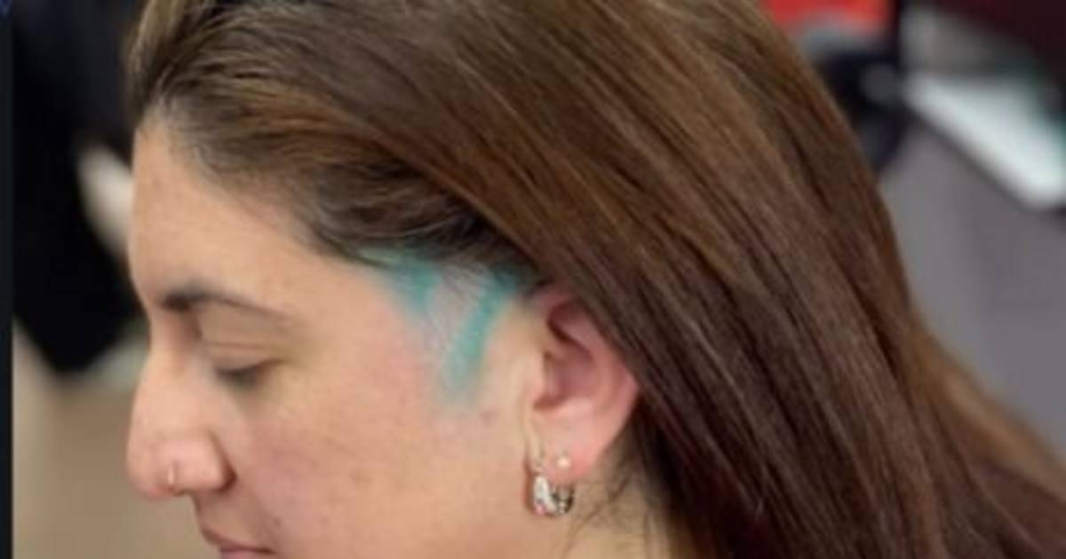 Una peluquería cambia la bandera del "Dibu" en la cabeza por alimentos