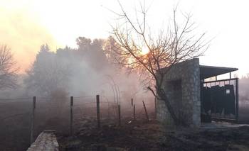 Cenizas y desolación tras el fuego: vecinos dicen que los dejaron solos