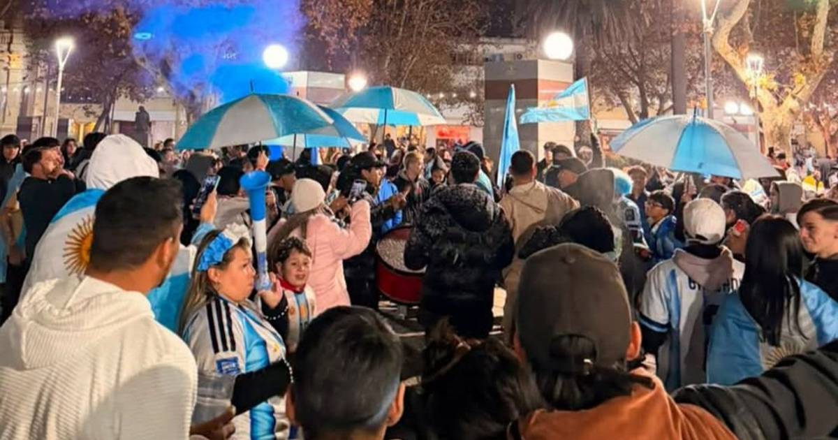 Fuertes críticas al Gobierno por "opacar" los festejos del subcampeonato