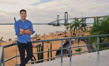 Adrián Bustos, cantor de pueblo