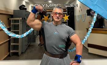 Un campeón de powerlifting con 40 años en el deporte