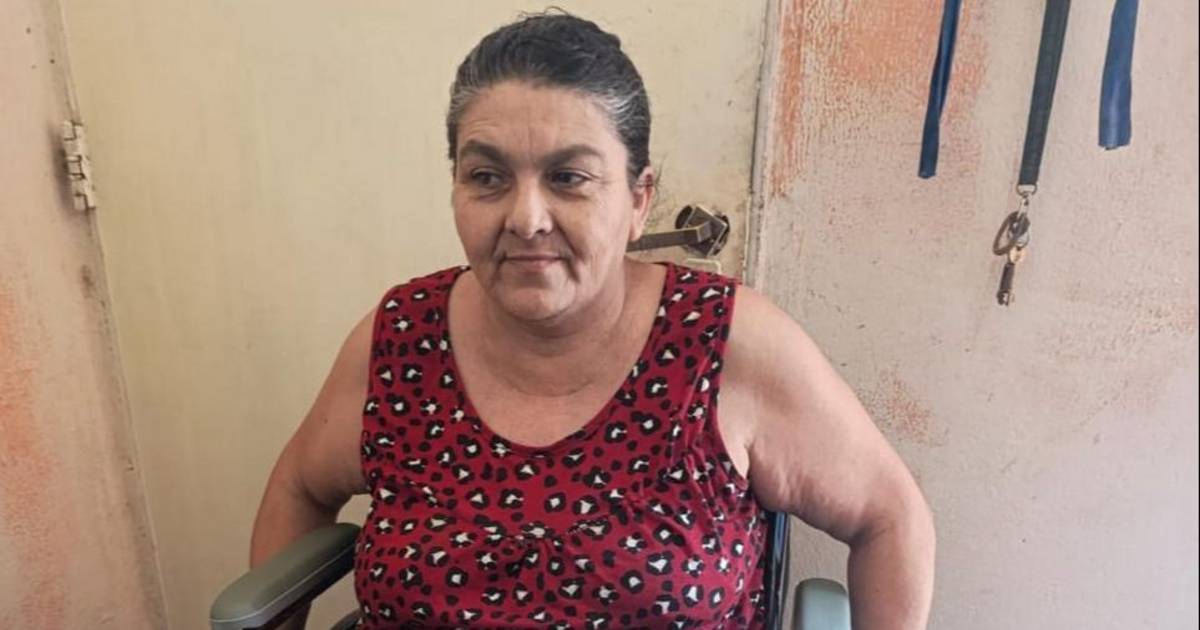 Le amputaron las piernas y ahora sufre una desesperante espera por las prótesis