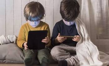 El fenómeno de los "niños pantalla"