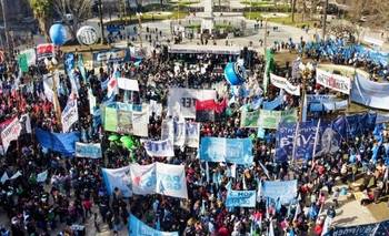 Sindicatos y organizaciones sociales: masiva marcha a Plaza de Mayo por San Cayetano 