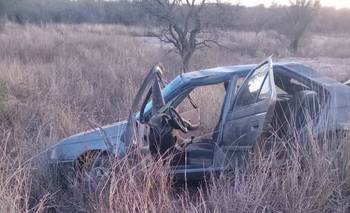 Una mujer salió despedida de un auto que volcó en la Ruta 146 y terminó hospitalizada