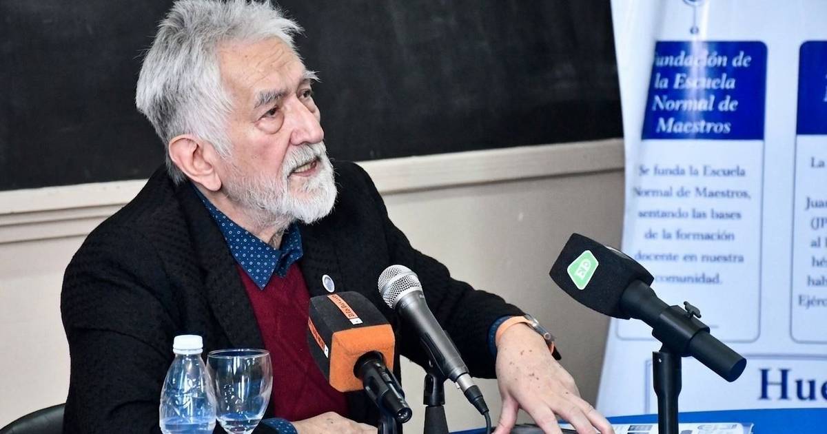 Alberto Rodríguez Saá en la Mixta: repasó los convulsionados años 60 desde sus aulas