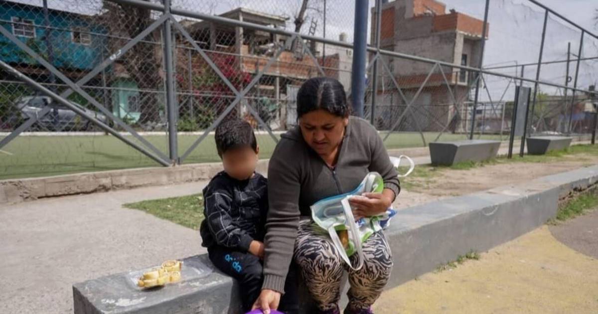 La informalidad laboral alcanza al 76,7% de las familias de los barrios populares
