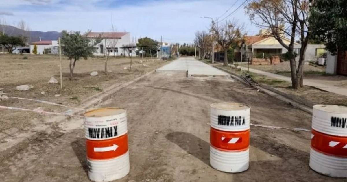 Exigen respuestas al Municipio por la obra frenada en calle Héroes de Malvinas