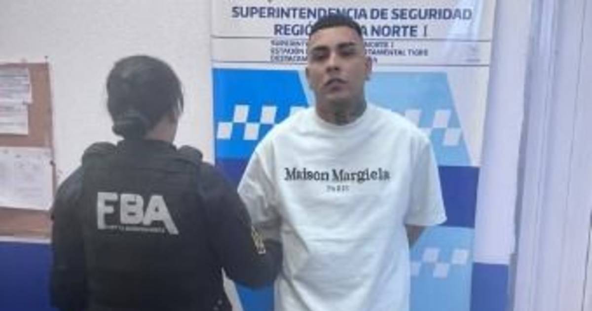Callejero Fino fue detenido: viajaba en una camioneta sin patente y encontraron un arma