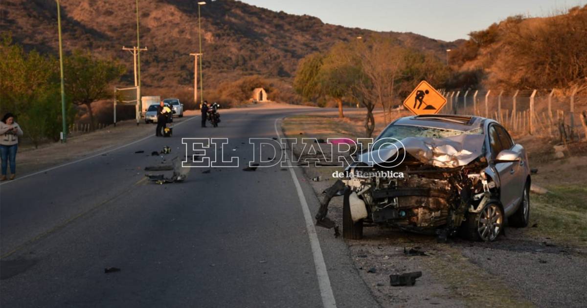 Accidente fatal tras un choque frontal entre un auto y una moto | El ...