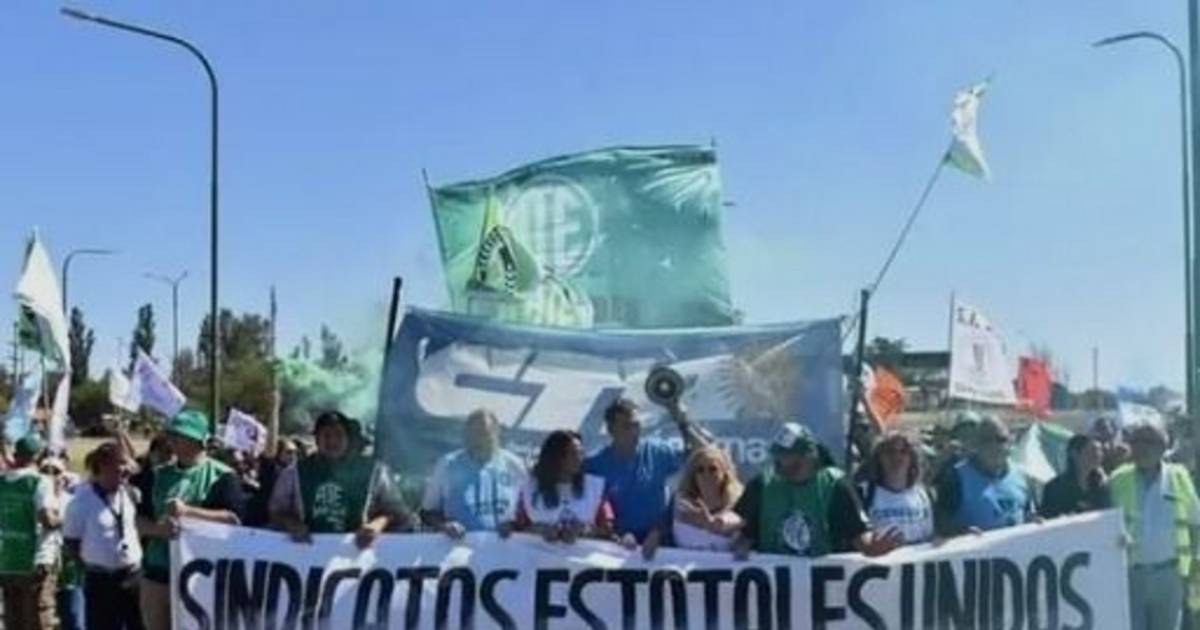 Gremios destrozan el adelanto de aumento de Poggi: “No recompone el salario”