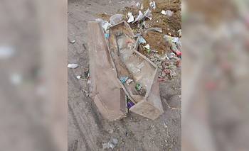Ataúdes entre la basura: señalan un traslado municipal desde el Cementerio del Rosario