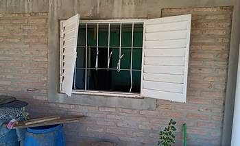 Hicieron un boquete en una ventana de Villa de la Quebrada y robaron varias cosas