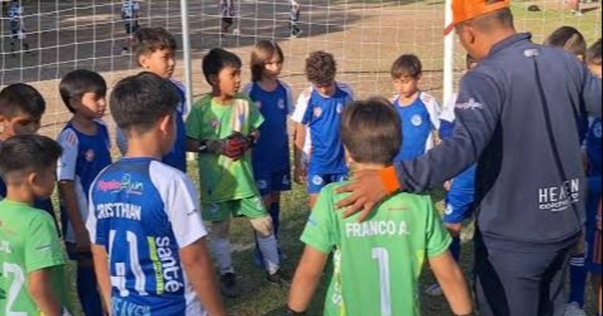 El peligro de las arengas infantiles y la violencia invisible en el fútbol