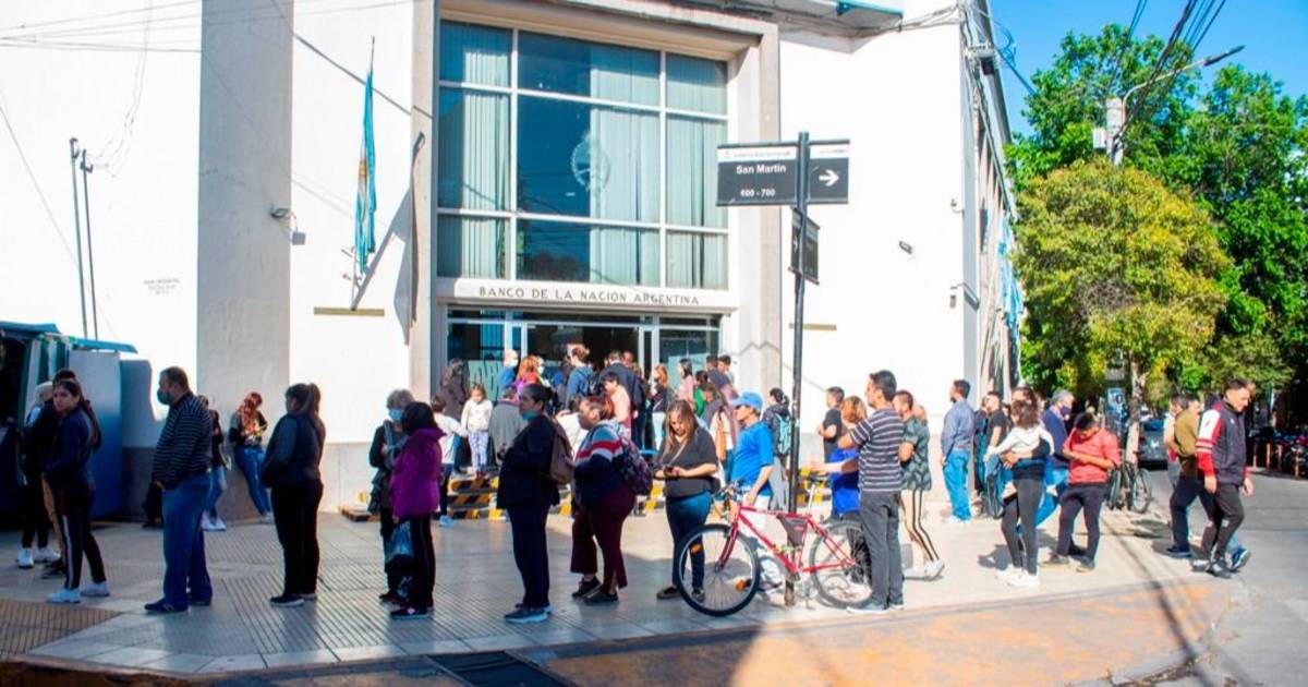 Estatales cobran la segunda cuota del bono de 30 mil pesos | El Diario ...
