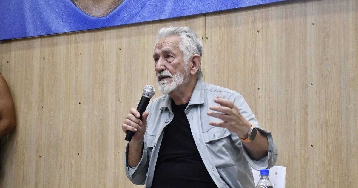 Alberto con los jóvenes: “Solos no se recupera nada; juntos es nosotros”