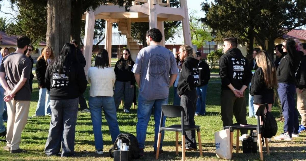 Democracia con derecho de admisión: el espacio público como arena de poder