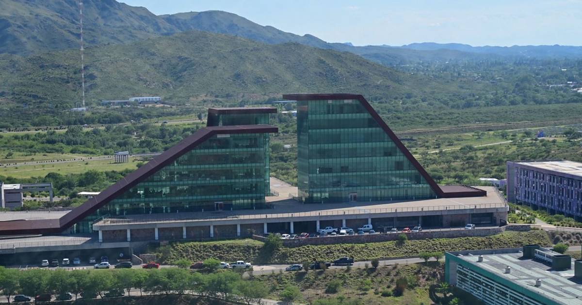 ¿Qué se puede hacer con el 5% de aumento salarial de este mes?: el triste presente estatal
