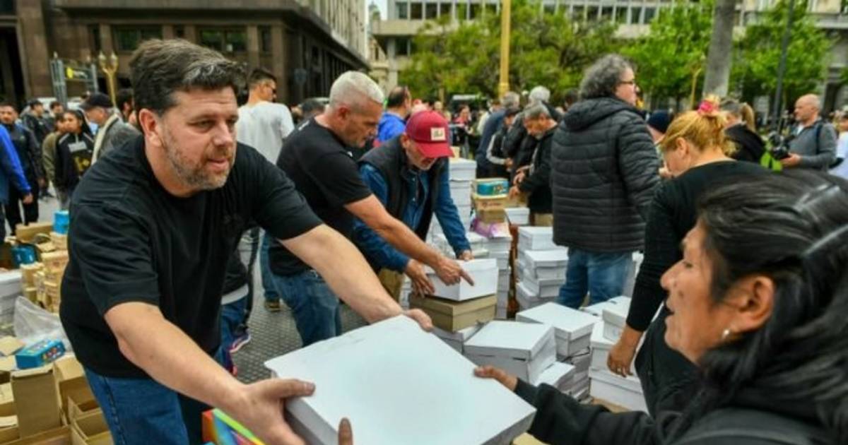 Fabricantes de calzado realizaron un “zapatazo" solidario en defensa de la industria