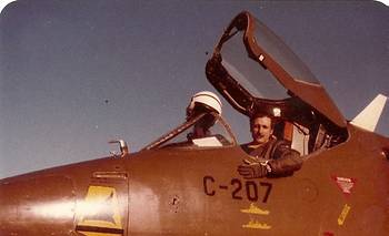 Murió Carlos Rinke, uno de los heroicos pilotos de la Gesta de Malvinas