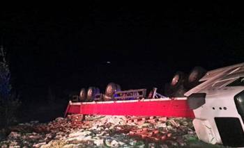Volcó un camión y murió su conductor 