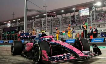 Colapinto remontó hasta el 14° puesto en Qatar tras largar desde la calle de boxes